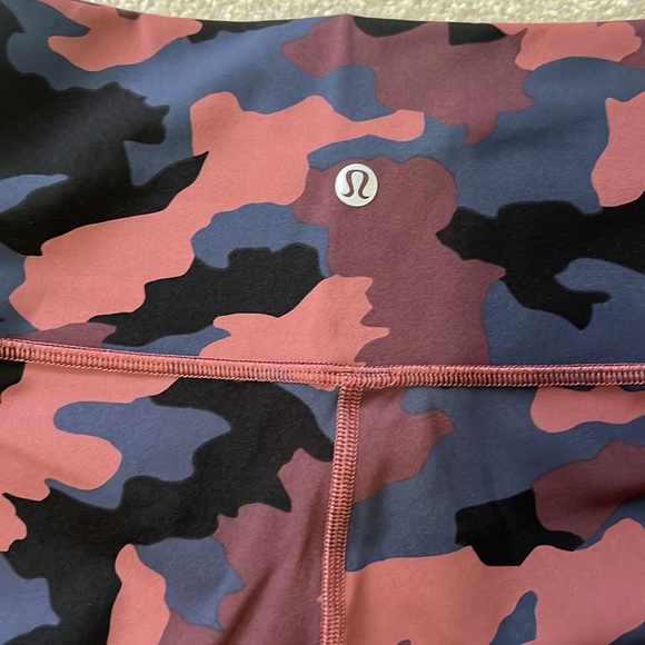 Lululemon athletica - Picture 4 of 5